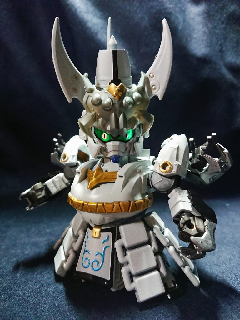 まず帝江(ていこう)という存在について、三国志時代の少し前から執筆された山海経という地理書には、神や妖怪の類が描かれています。その中で、袋のような体型で6本の足と翼を持ち、紅く光りながら舞う妖怪のような姿として登場します。