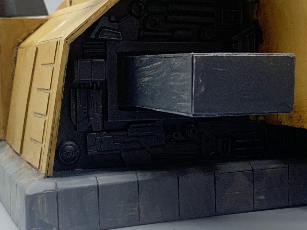 本体と前足を接続する部分周辺を、各種ジャンクパーツでそれっぽくしてみました。