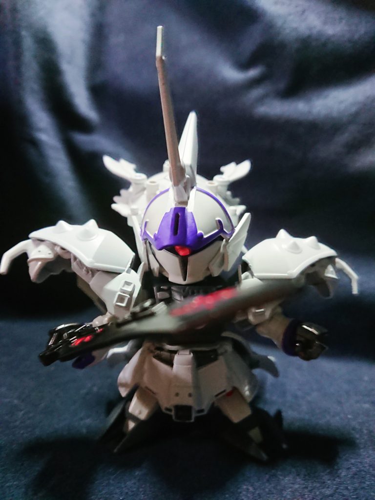 梁冀(りょうき)は後漢の政治家で、鳶肩豺目の容貌で周りを威圧し、様々な遊びに精通した人物でした。権力を持つと罪の無い商人を処刑し土地を我が物にしたり、皇帝まで殺害してしまうほどで、董卓以上の暴虐ぶりだったそうです。