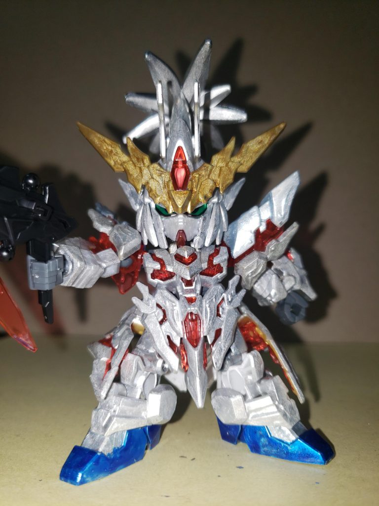 一体目をユニコーンカラーに。下地を銀のマーカーで塗装しホワイトパールにて。クリアパーツはそのままにしてあります。