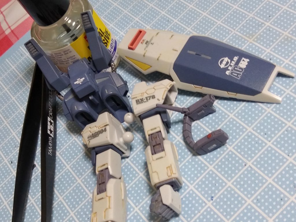 デカールは控え目かつ効果的なRGを少々。