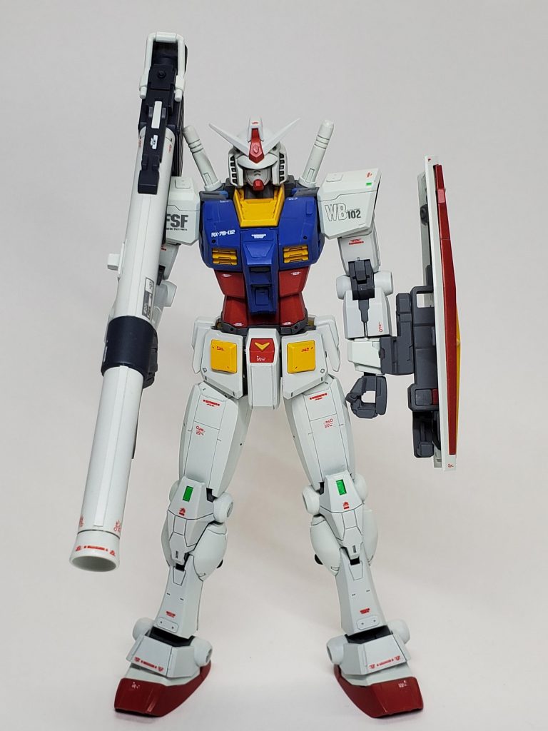 バズーカはRGガンダムから流用しました。蛍光チップで情報量を増やしました😄カラーリングは、モロにアニメ版で👍