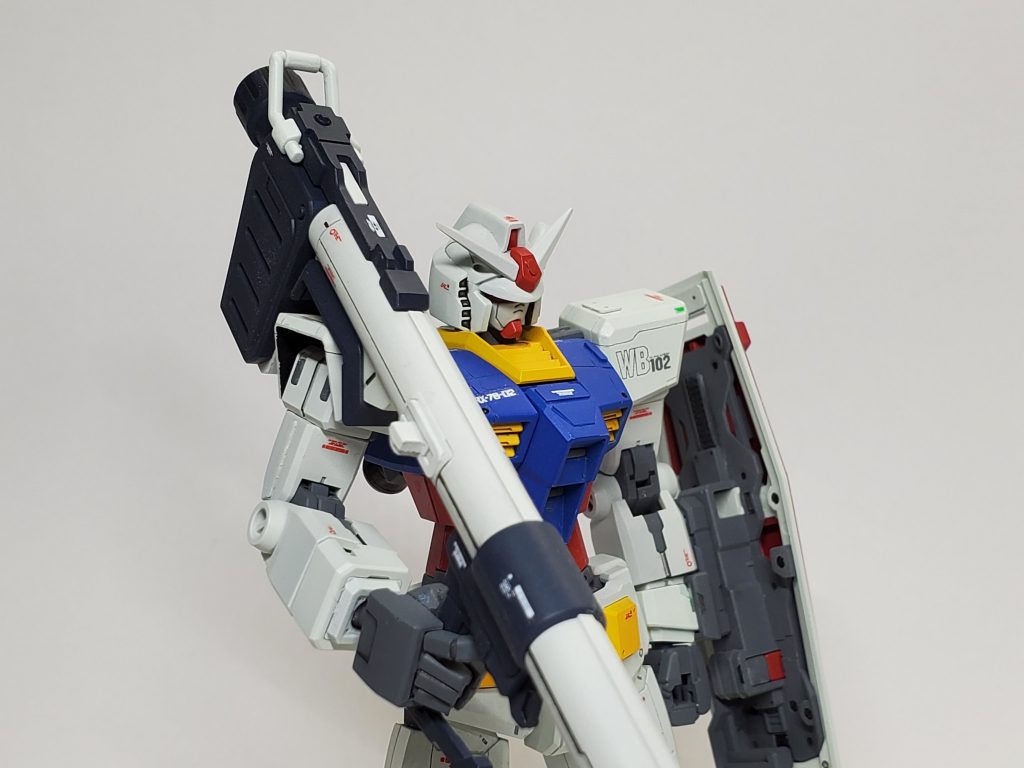 顔は悪い顔にしたかったので、ひさしを延長し、顎も少し削りました。