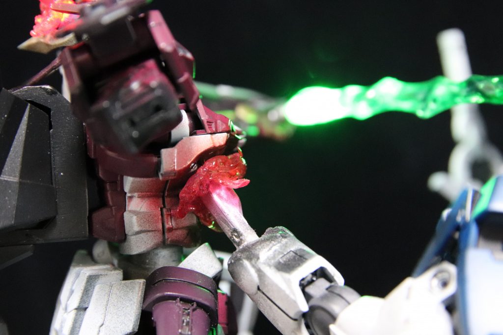 「うぉぉぉぉぉぉぉぉぉぉぉぉぉぉぉ!」ビームの根本に電飾仕込むのは私の技量だと無理だったので、おゆまるととそうで、つくってみました。どうですかね