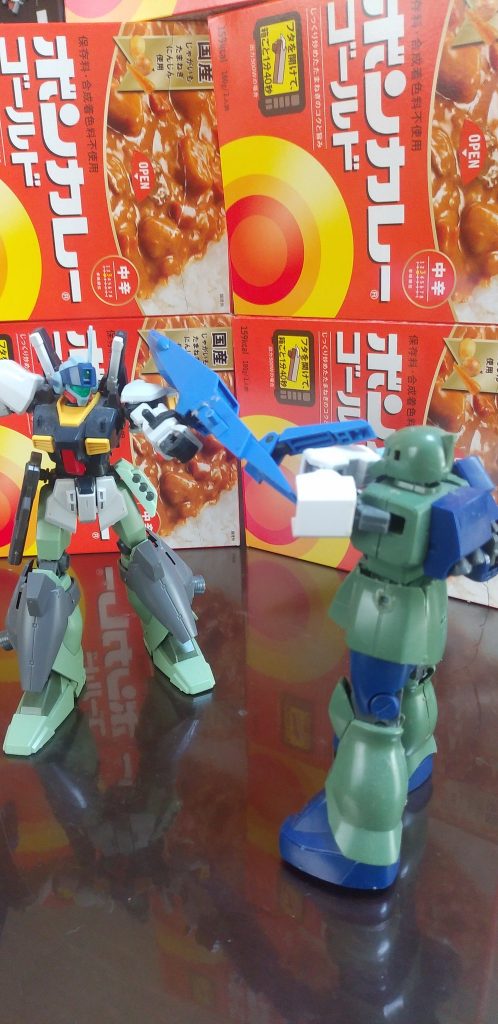 Gディフェンサーのユニットを回転させれば格闘も可能！ヒートクローのようにして使えます！またこのユニット裏は対ビームコーティングがしてある(設定)なのでちょっとしたシールドとしても使えます｡