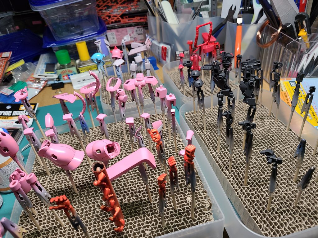 今回の製作を通じて、エアブラシの扱い方(塗料の濃度、準備、片付けの段取りなど)の経験値を得られたことは良かったと思います。何事も一度経験してみると怖じ気が消えて、楽しさを感じられるようになりますね。次はエアブラシによるグラデーション塗装に挑戦してみたいと思います。ご覧頂きありがとうございました。