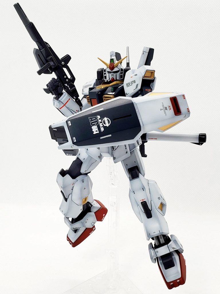 色はRGを参考に関節はより暗くして黄色部分は金色に変更しています