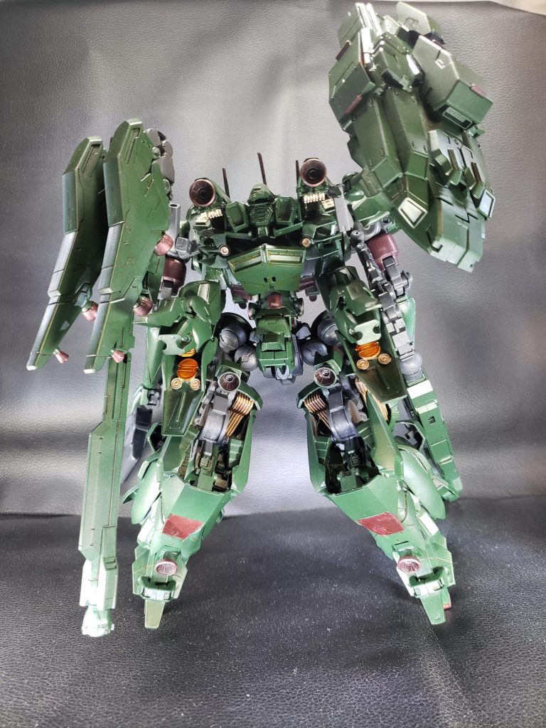 背面。(背中の武装が重くてバランスが悪いです。)