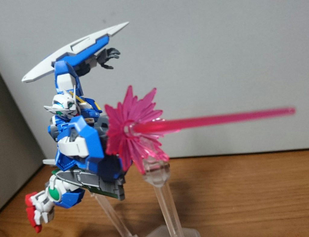 ライフルモード+エフェクトトライエイジガンダムに付属の銃撃エフェクトほんと便利!