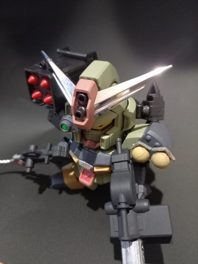 角とミサイルランチャー、関節系が成型色