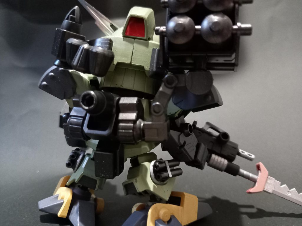 背中の大砲？を穴あけてます。足裏をプラバンで蓋をしてます。