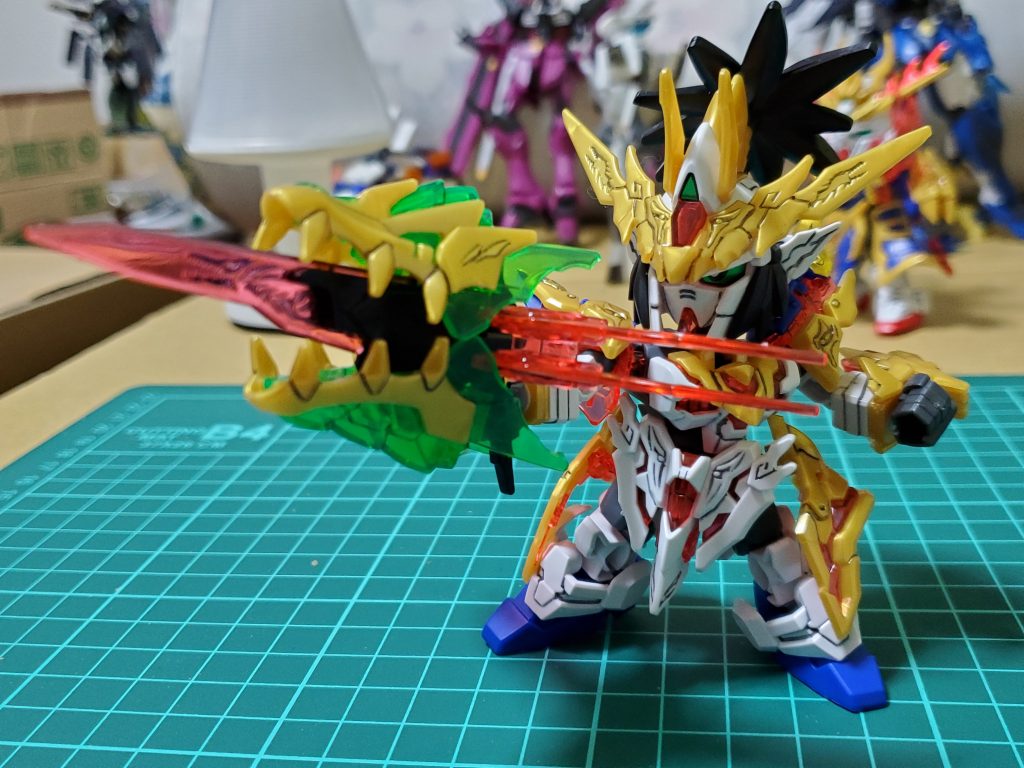 関羽νと張飛ゴッドのパーツを龍弾破刃に合体して放つ蒼炎激龍破の形態です。