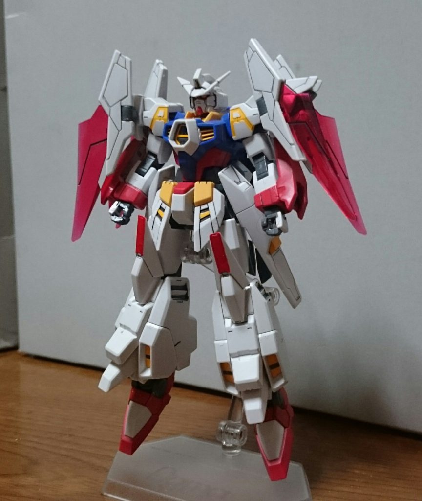 ・トライエイジガンダム基本的にはTRYAGEマグナムと色違い。なので、下半身の新規パーツのイエローは全て塗装orシールで再現。……というか配色がマグナムとは違い、イエローが増えてるのでセンサー類含め、フロントアーマー以外のイエローは全てシールないし塗装スね