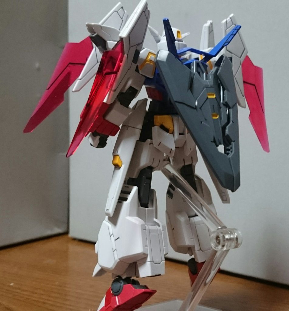 余剰パーツの削除はあれど、リアアーマーに変更はないので、イエローの塗装が必要。自分は面倒だったので過去に製作したAGE-1から移植。 