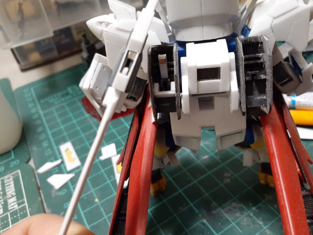 バックパックと羽の基部をスクラッチ武器のラックはデスティニーの物をベースに接続をネオジムにしました