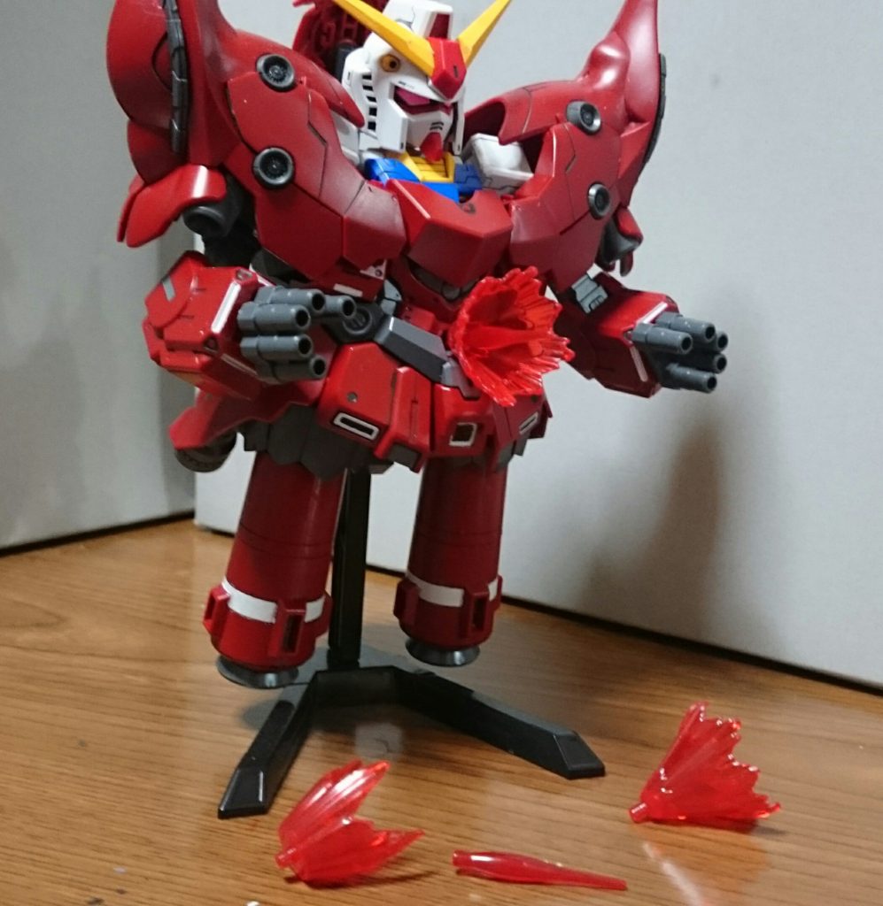 見方によっては砲撃・銃撃っぽくも。笠状のパーツは2種類付属しており、画像下部 の右側のパーツが2つ、左側のパーツが1つ付属してるっス。左側の方が銃撃ぽく見えるかも(この画像もハルユニットの砲口にピンバイスで開口)