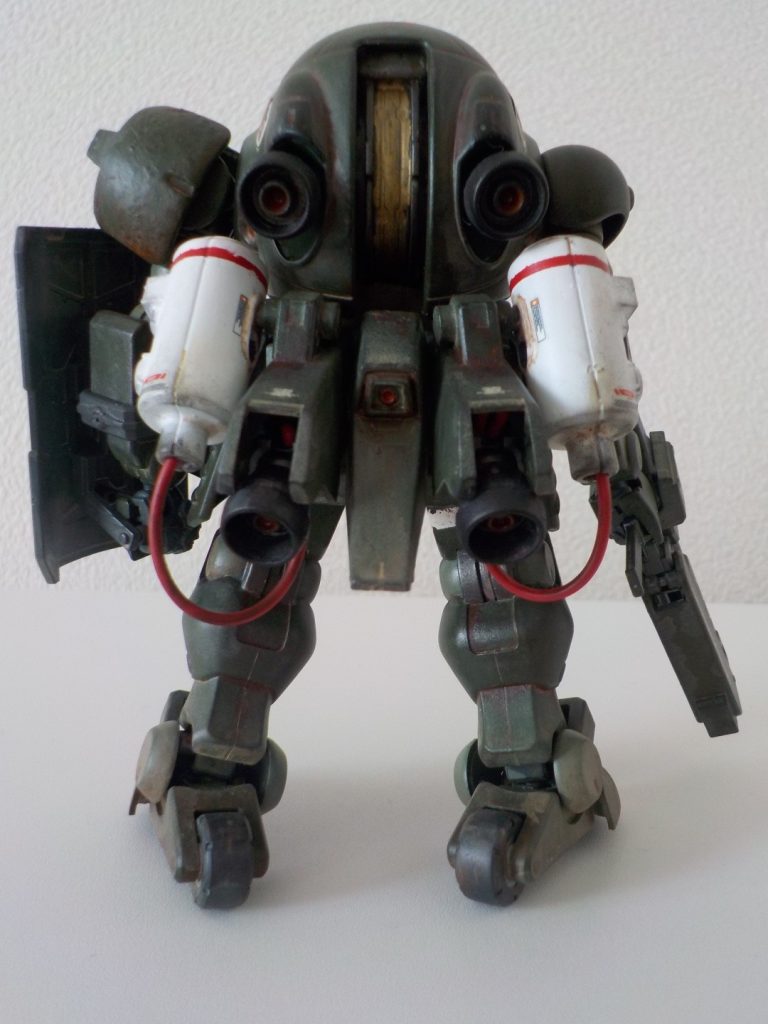 バックショット。地上戦メインですが、大気圏内での空中戦にも対応可能。ススで真っ黒です。