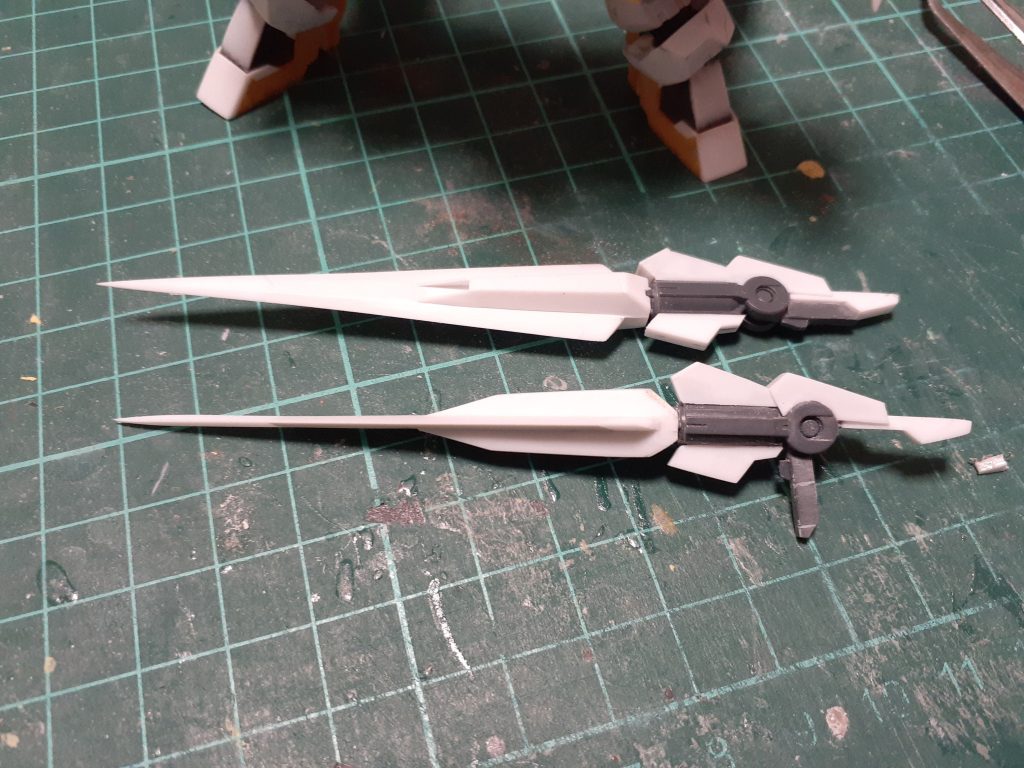 GNソードⅡをベースにプラ板で形状変更して武器を制作