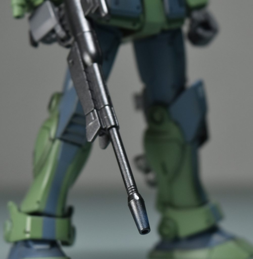 スナイパーライフルの先端はウェザリングマスターで焼け付きっぽいのにチャレンジしてみました。そういえば本体にも汚しチャレンジしてました😅