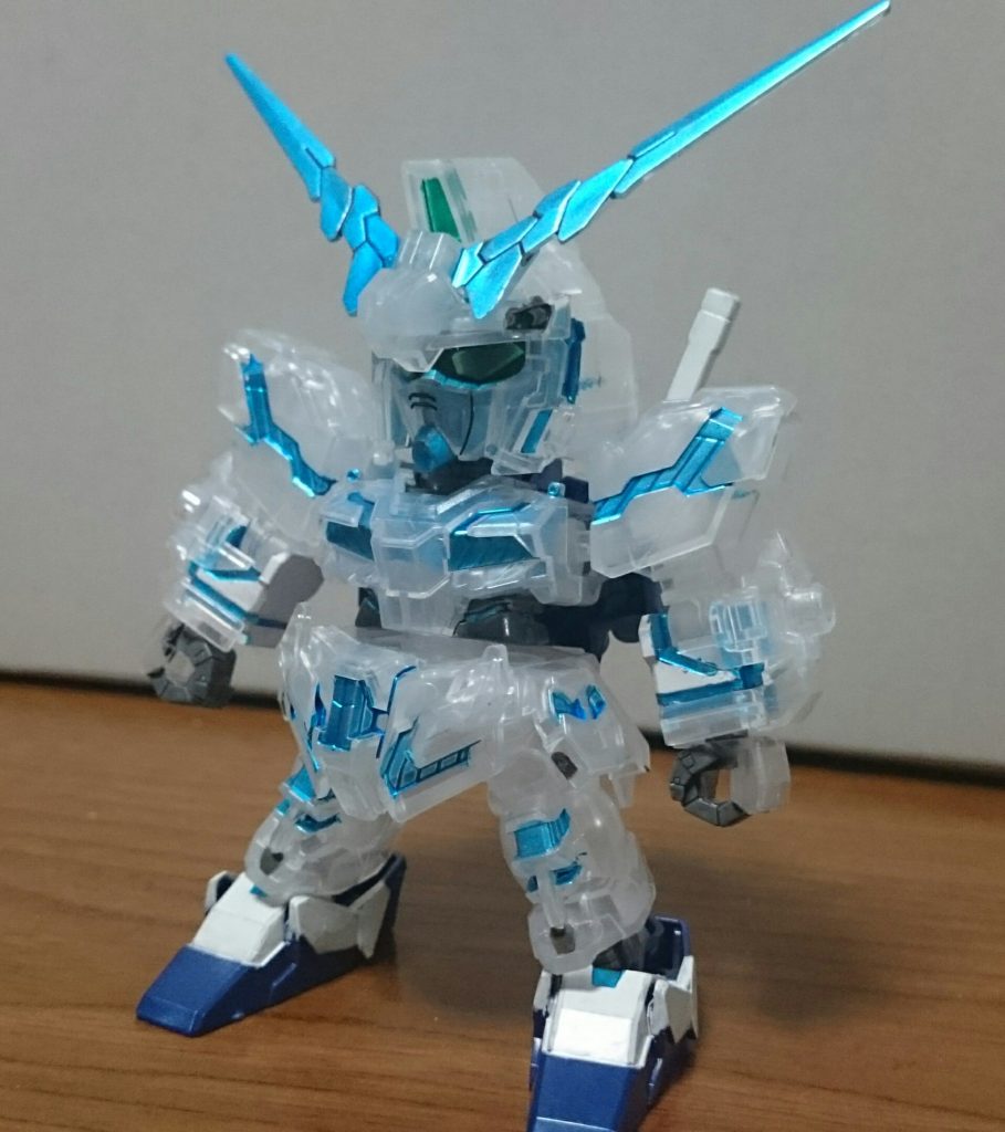 前2つはシールも使用してたけど今回はツインアイ以外のシールの部分も塗装。相変わらずガンマカホワイトの隠蔽力やべーっスね(悪い意味で)