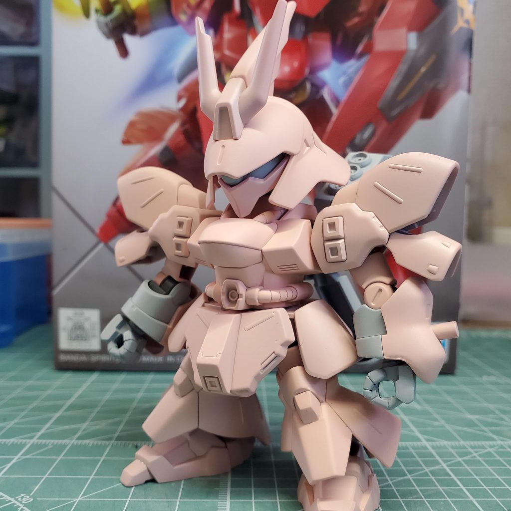 仕上げのサフでは、赤い装甲の箇所はピンクサフを下地に吹いています。