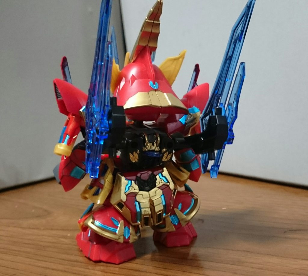 ・背面・ナイフメモリバックパックがデバイスとなりナイフメモリを挿入可能っス。リアアーマーは真っ赤なので大半以上を塗装することに… 背中には武器をマウント