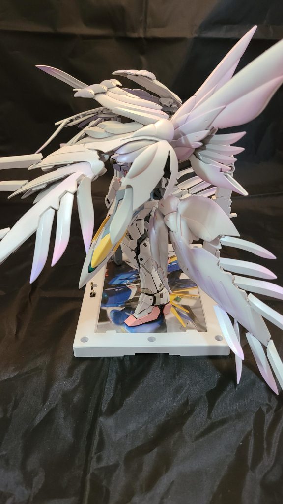 ウイングバインダーはピンク調とラベンダー調の2色でグラデーション塗装