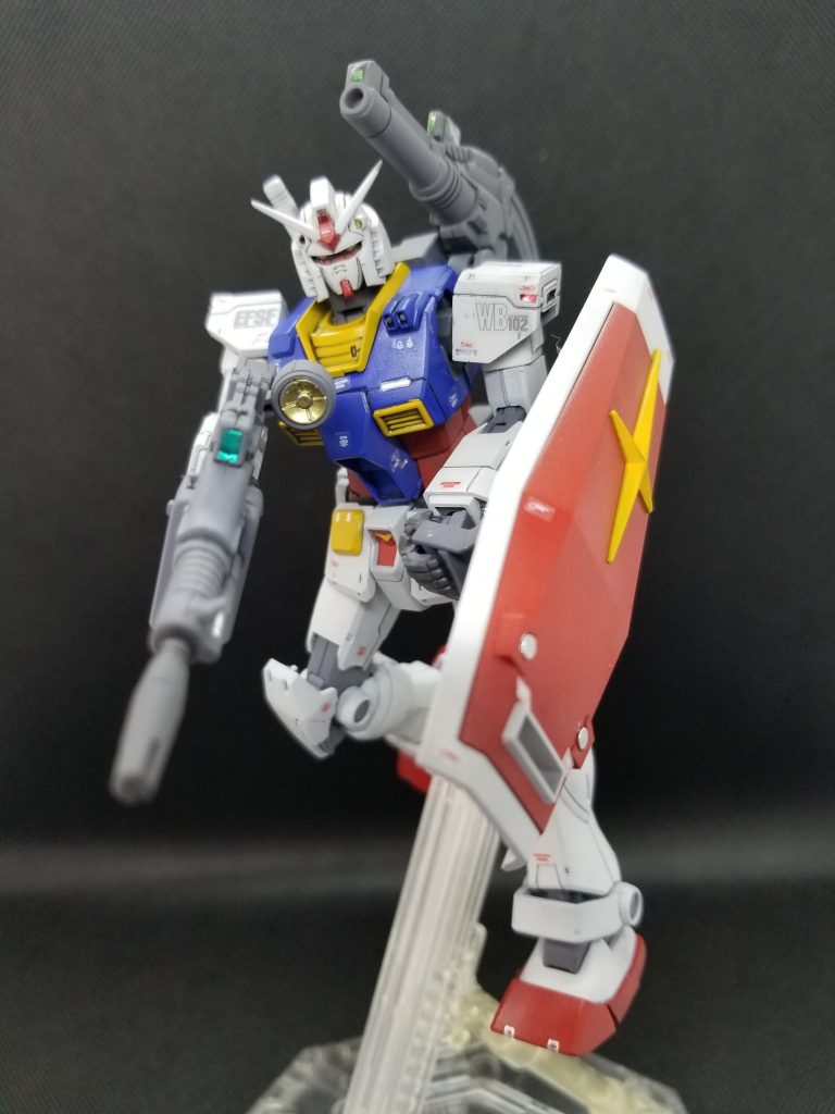 ビームライフルとショルダーキャノンのセンサー部は流行りの？ラピーテープにレジンで仕上げました。