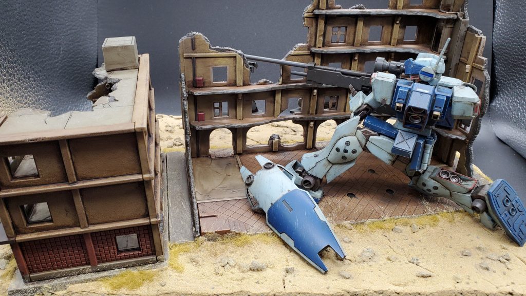 背面全体左側のビルを生かせていないですね・・・