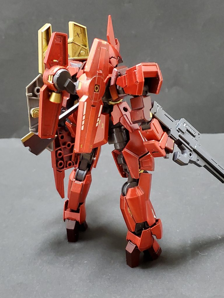 グレイズなので腰にもブースターがあるのですが今回邪魔に感じたので外しました。