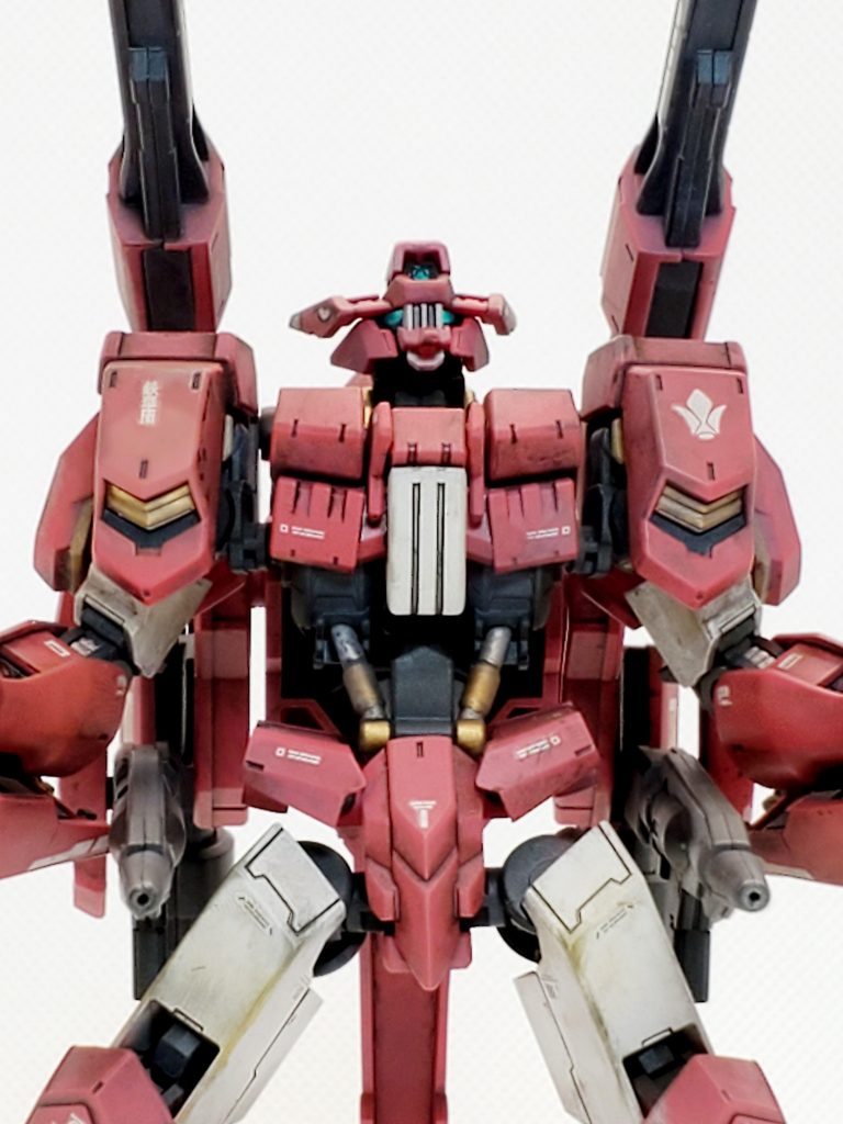 フロントビュー大半が白デカールで情報量を増やしてます