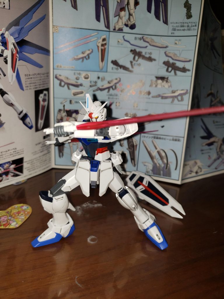 最後に、フリーダム持ち(ぽい)正面からみたらジャスティスみたい…やっぱ同時期に製造されただけはあるな(笑)