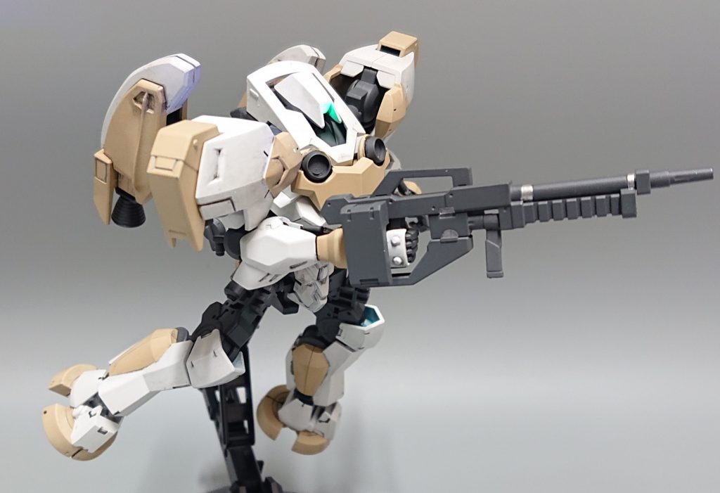 アクション。下半身の装甲は弱く、攻撃を受けると戦闘不能になりやすい。