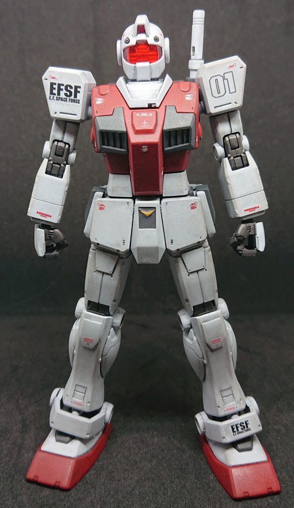 バイザーの色はグリーンかブルーにしたかったのですが、クリアパーツを生かしたかったのでオレンジのままです。ちょっと似合わないですね。