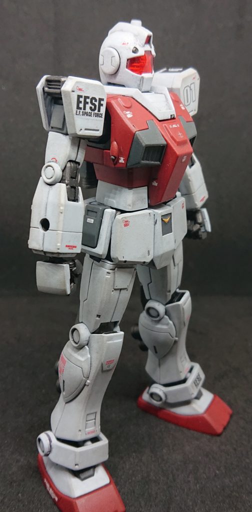 バイザーを無くしてモールドパーツで耳の部分を作りました。