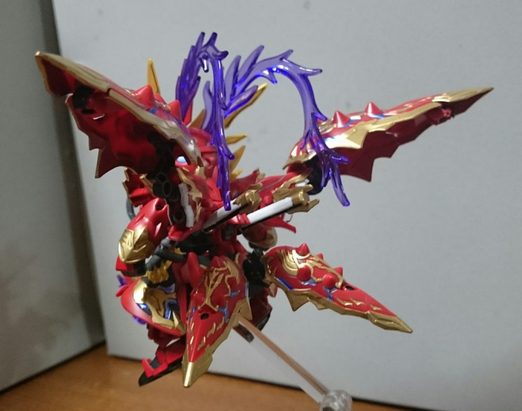 ・パワーアップ・背面後方へ伸びたバインダーや追加パーツで飛び出た胸がナイチンゲールぽさを表してるっスね。胸には呂布のトータスメモリと貂蝉のスネークメモリが。