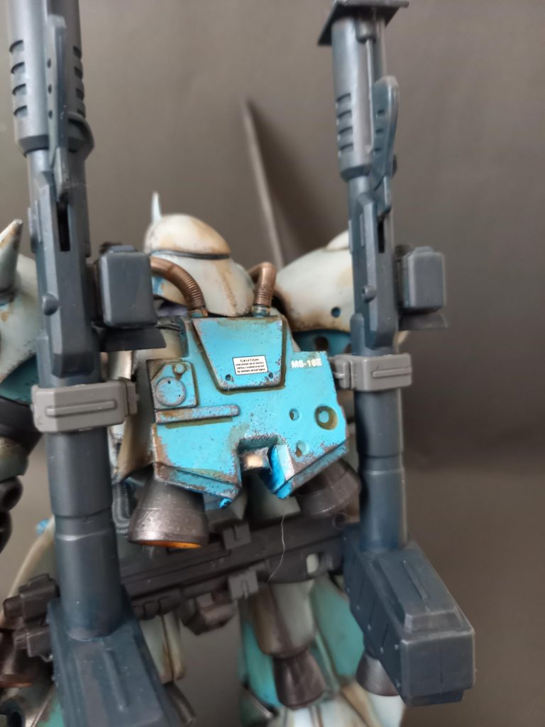 上半身のアーマーは磁石仕込んでます。