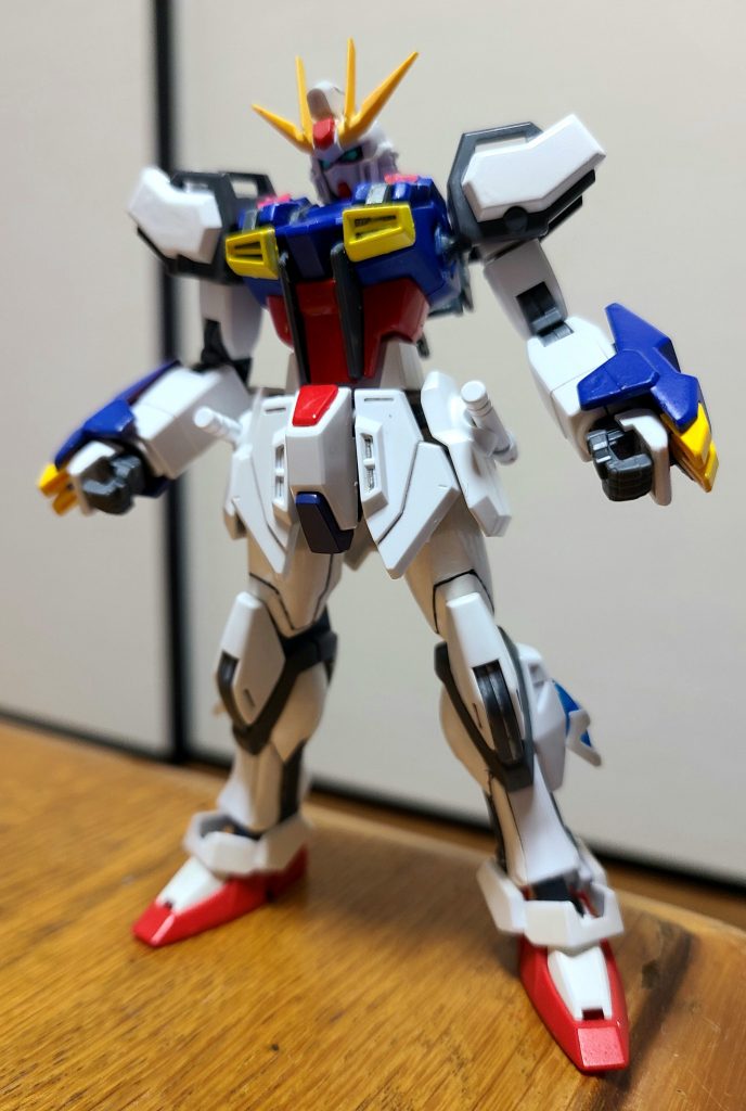 武装なしの状態ストライクガンダムをベースにスタービルドストライク、スターバーニング、ビルドバーニングをミキシングしました。こうしてならべるとセイくんどんだけ好きだよってなりますね…