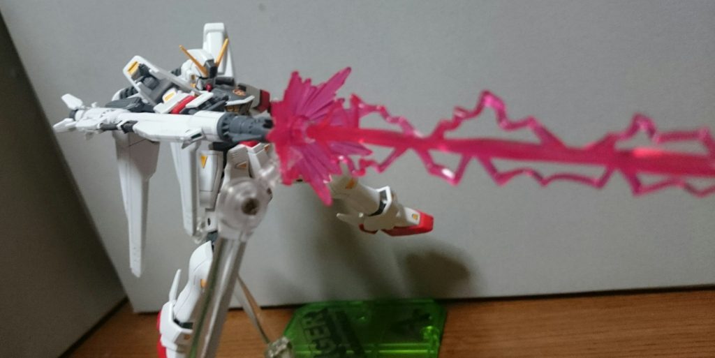 ・ビーム・ランス/バズーカ形態F91のバズーカを逆手に持たせ、バズーカとランスを両立させてるっス。こちらは自分がお手軽自作したものっス