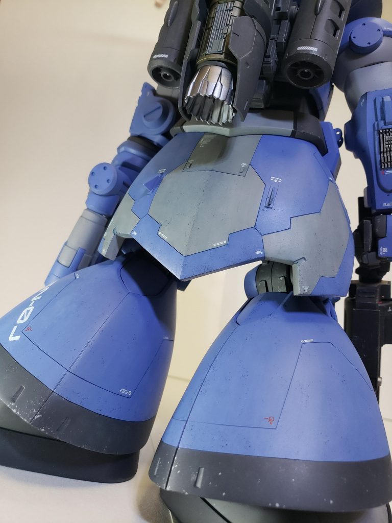 エンジンノズルは戦闘機のノズルを参考に塗装しました。