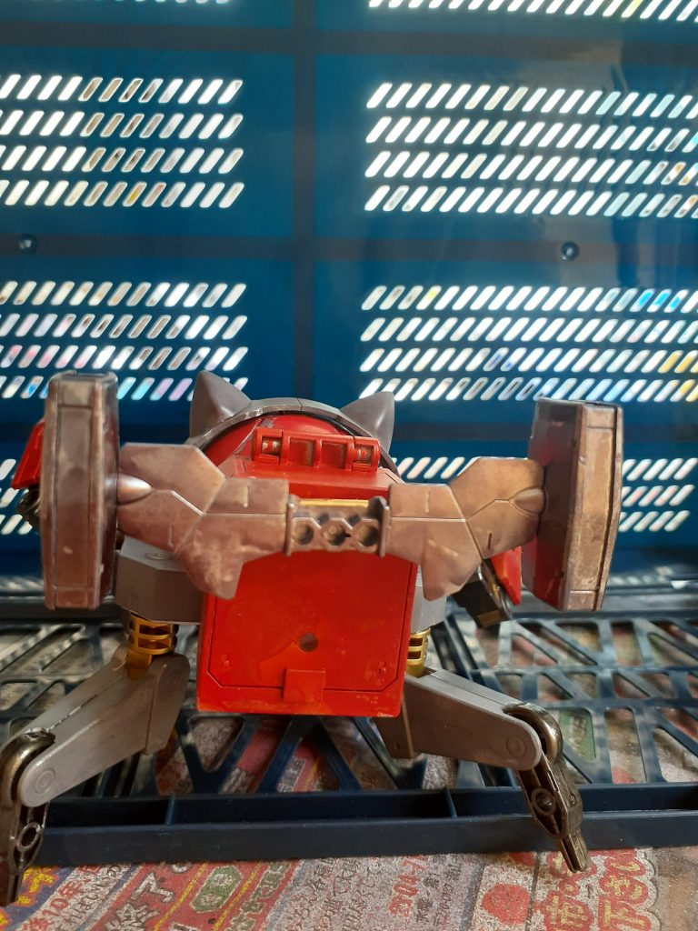 背中はヴィートルのパーツで。