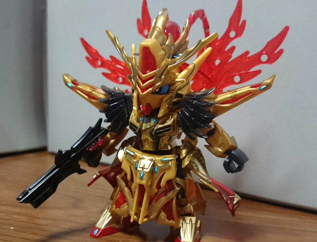 ・周瑜アカツキ「三国伝」では百式が演者だった周瑜。今作ではアカツキが演者スね。塗装箇所は……・ゴールド……フロントアーマー、足、頭部装飾の節、脚部装飾・レッド……足(本来はレッドのクリアパーツだけど、見本は塗装されていたので同様に塗装)、リアアーマー・グレー下地のスミ入れ塗料ブラック……後頭部、側頭部ダクト、胸部、肩、膝・メタブルー……全身の菱形、簪ゴールドの成形色は二種類使われており、塗装見本はもっと細かく2色がばらまかれてるんスけど、今回その塗装は省略っス。……キリないし、地獄だし……