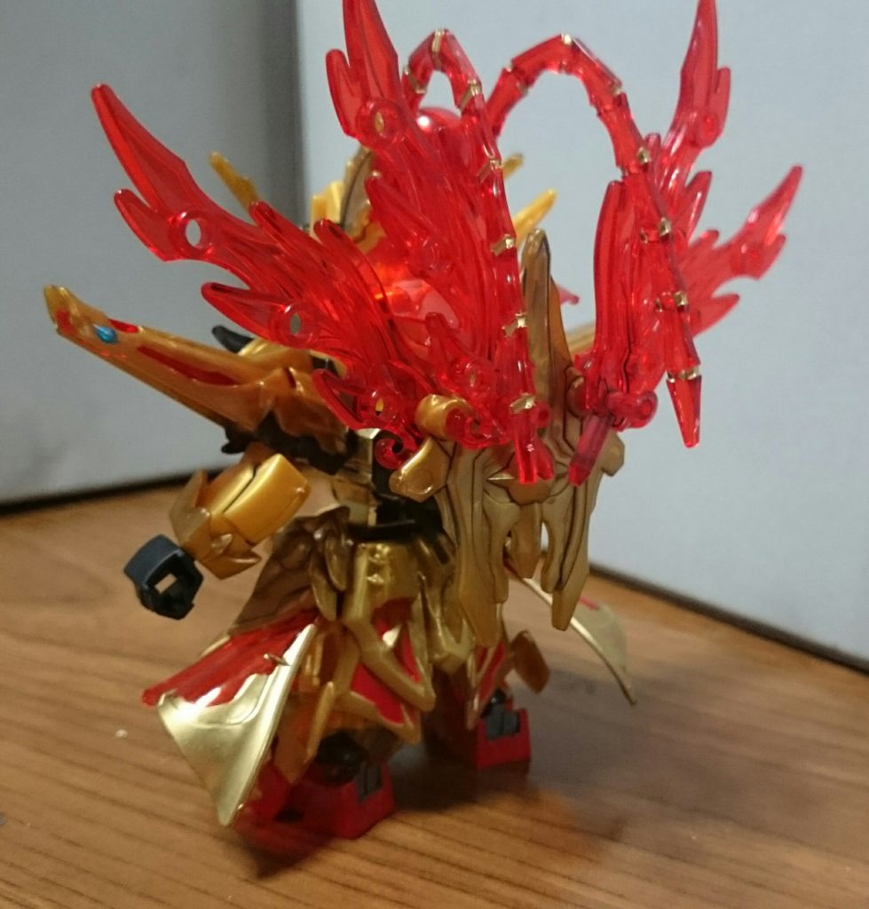 ・背面シラヌイがモチーフのバックパックっスね。……しかしクリアパーツの圧がすごい