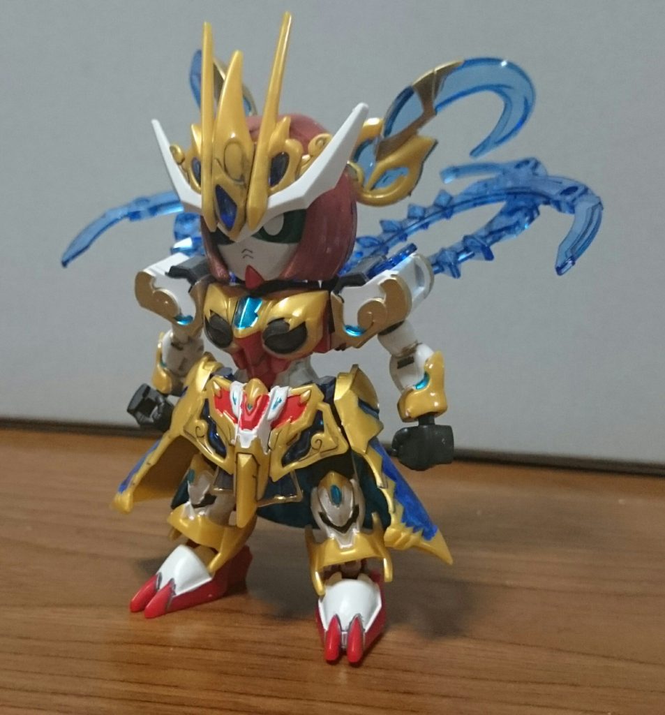 ・孫尚香ストライクルージュ「三国伝」ではGP04ガーベラが演者だった孫尚香。今作ではストライクルージュが演者スね。カラーリング？まぁ、うん。これ塗装でしかフォロー出来ないんスけど、背中と(一部の)胸部のパーツが赤いんスよ。……まぁ、ルージュと取れる色彩情報はそこだけっス。一応ストライクの意匠はちょいちょい。アンテナとか肩とか膝とか