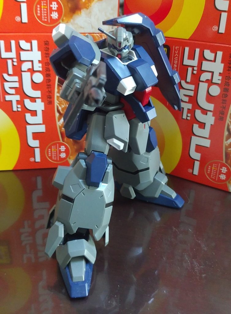 このゴツゴツ感重厚感ヤバい!それをカバーするスラスターがバックパックに3つ、各脚部に4つついてる!