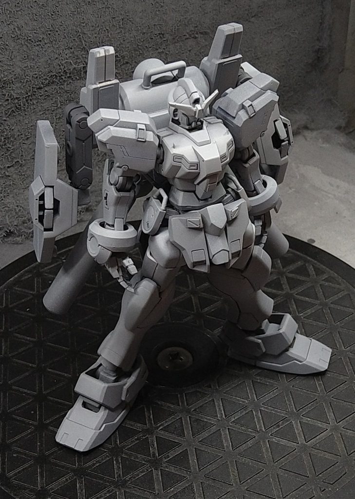 スジ掘りもしてサフをした段階です。サフした時が一番いい感じに見えるのにも慣れました。