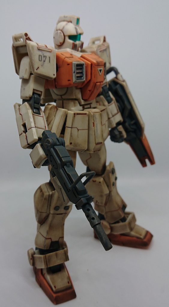 陸戦型なので下半身、特に脚部は汚れた感じを多めに残しました。