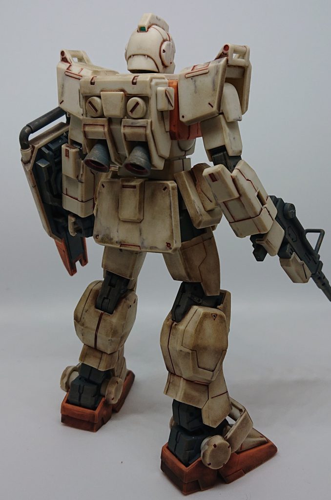 全体にリアルタッチマーカーのブラウンで塗りつぶし、メラニンスポンジで擦りました。