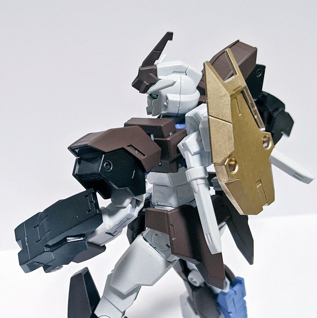 コアガンダムfeat.メダロットシリーズは、このヴィートルーが一本角だし、両腕にメタビーっぽい火器付いてるし、名前もそっくりじゃん！！って思った所から始めました。イッキよりヒカルの方がガンダムっぽい名前だったので、ヒカルメタビー色を採用しました。