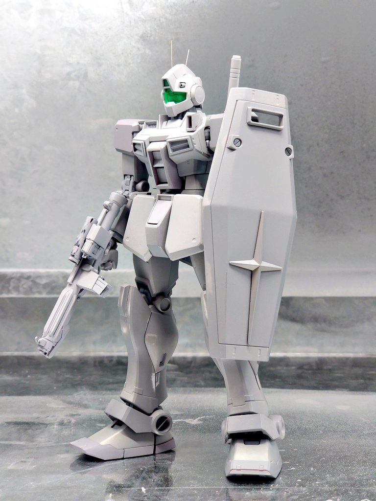 サフ段階。ここに至るまでで、顔のダクトをオミット。良い意味でジムらしい弱さが追加出来ました。